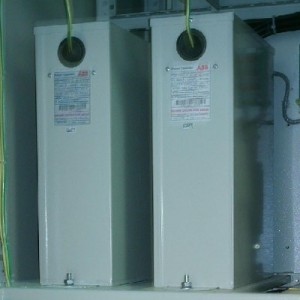 Contactor-switched capacitor banks